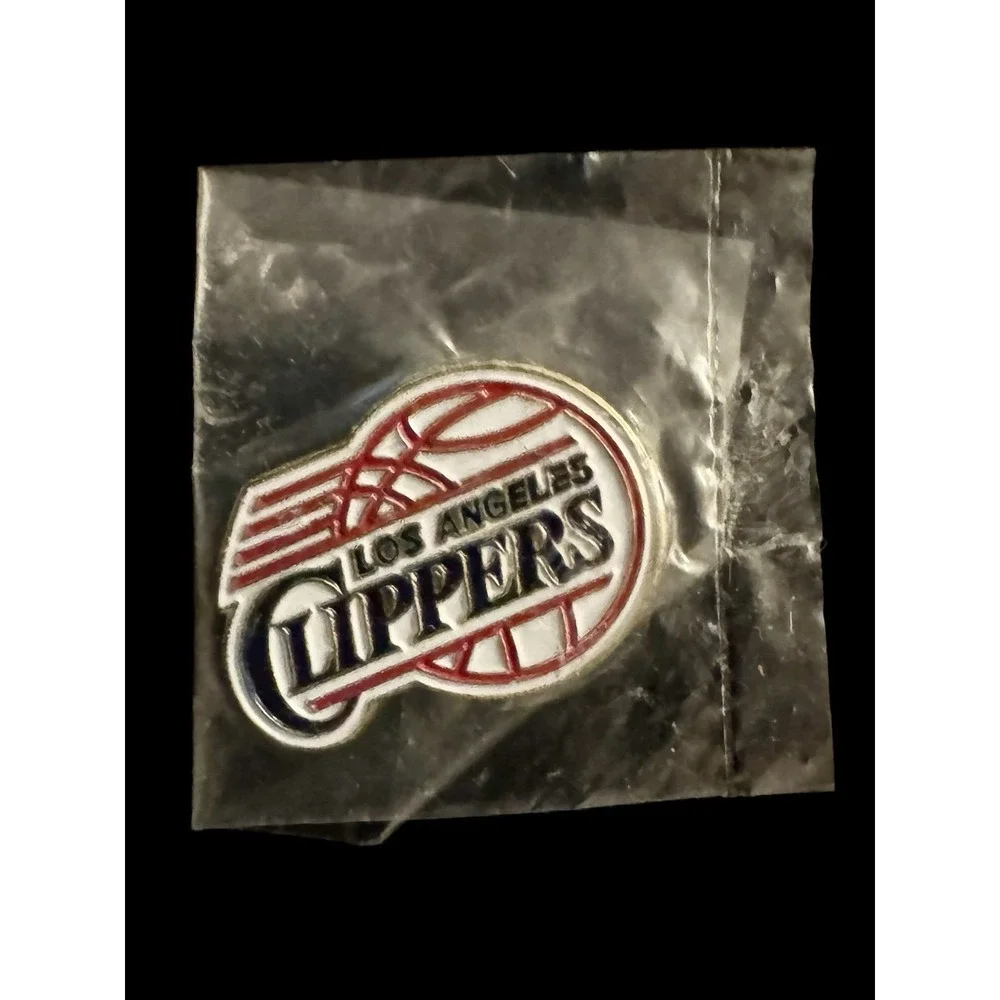 Vintage 1988 NBA Los Angeles LA Clippers Logo Souvenir Pin C P & D Basketball
